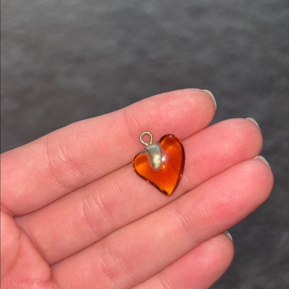 🧡 Vintage Silver Resin Heart Pendant - Picture 2 of 3
